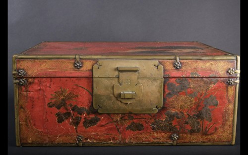 Asian Works of Art  - Red parchment painted Chinese cassette, China 18th century