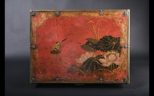 Antiquités - Red parchment painted Chinese cassette, China 18th century