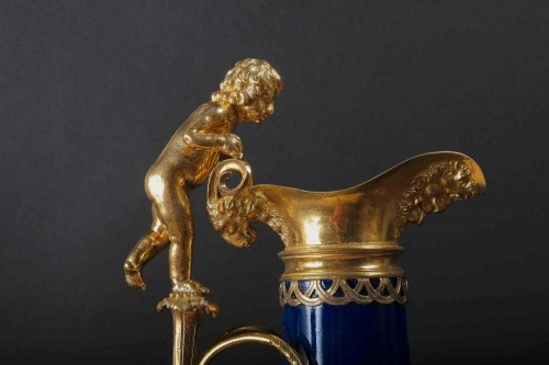 Objet de décoration Cassolettes, coupe et vase - Aiguière Louis XVI en porcelaine de Paris et bronze attribuée à Pierre Gouthière