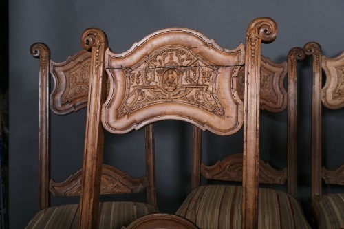 Suite de six chaises probablement Lorraines, 18e siècle - Uwe Dobler Interiors