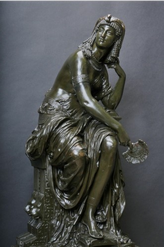 XIXe siècle - Cléopâtre, grande statue en bronze patiné fin 19e
