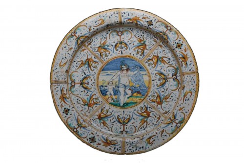 Grande assiette de la manufacture Deruta, début du XVIIe siècle