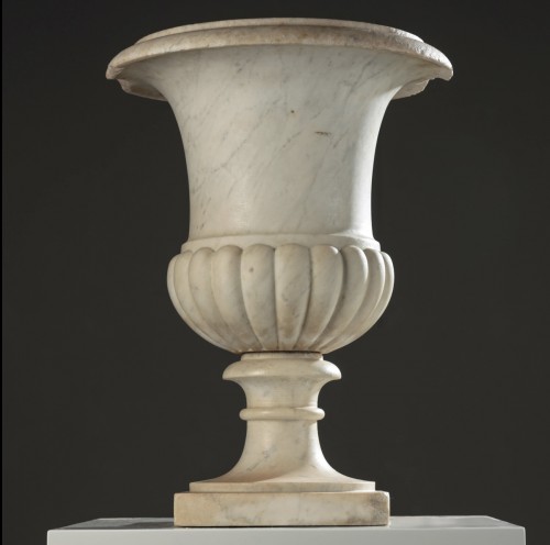 Matériaux & Architecture Ornements de jardin - Paire de vases en marbre, vers 1800