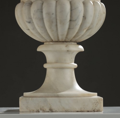 Paire de vases en marbre, vers 1800 - 