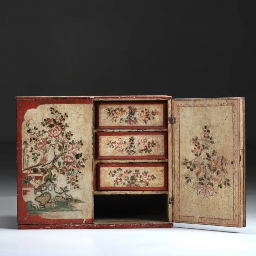Cabinet à décor de Chinoiseries, vers 1780 - Vagabond Antiques