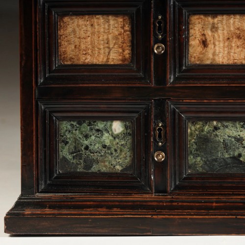  - Cabinet de table en marbre du XIXe siècle