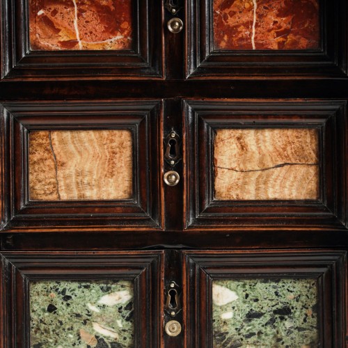 Antiquités - Cabinet de table en marbre du XIXe siècle