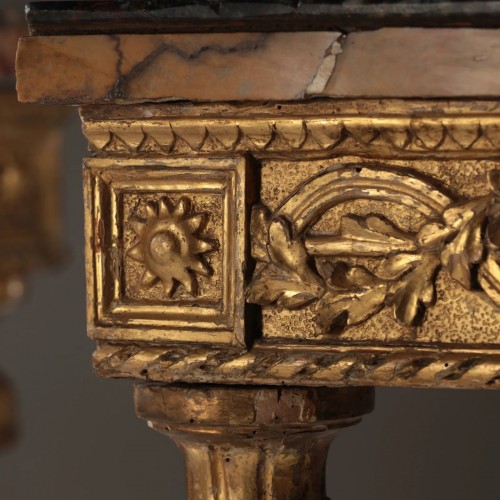 Antiquités - Paire de consoles romaines vers 1770