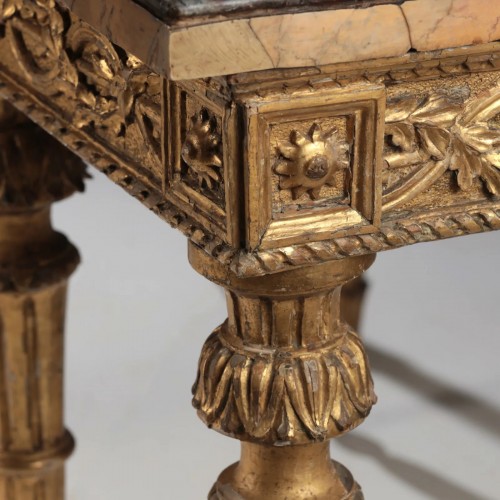 Antiquités - Paire de consoles romaines vers 1770
