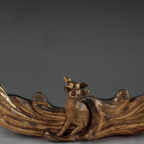  - Un miroir ovale en bois doré de Guillaume IV