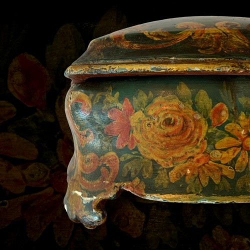 Louis XV - A Venetian polychrome painted box, mid XVIII Century