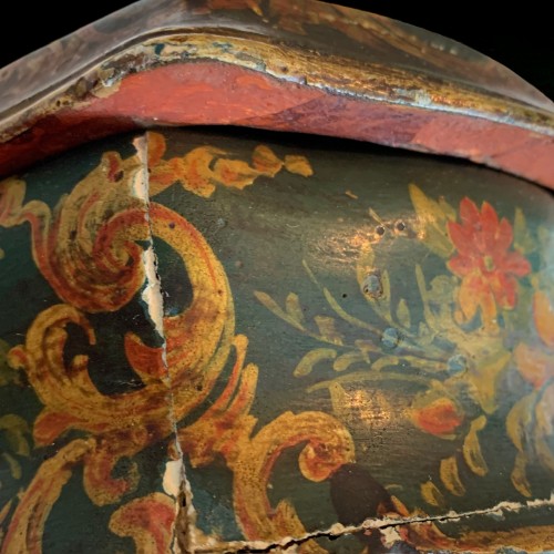 Antiquités - Boite à decor de chinoiseries, travail vénitien du milieu du XVIIIe siècle