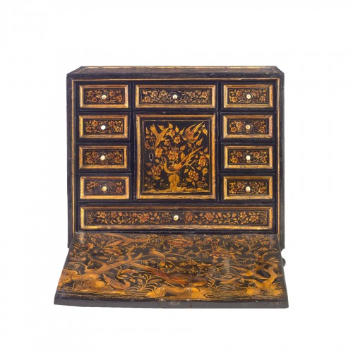 Cabinet in laquered and gilded wood, XVIII Century