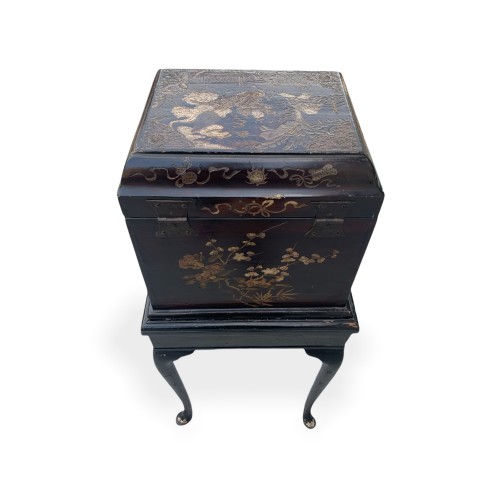 Furniture  - Cabinet in coromandel lacquer, Cina. XVIII Century