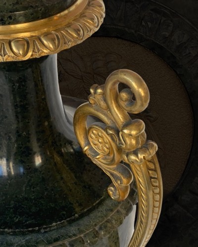 Antiquités - Vase Louis XVI en serpentino et bronze doré