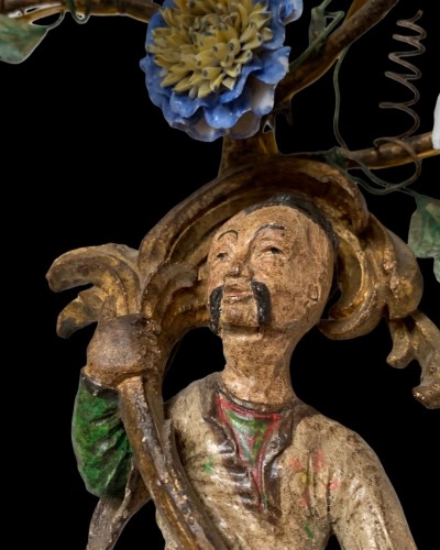 XVIIIe siècle - Paire d'appliques en bois laque avec fleurs en porcelain, Turin XVIIIe siècle