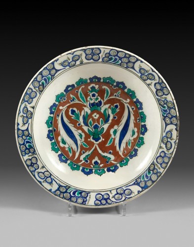 Plat en faïence Iznik - Céramiques, Porcelaines Style 