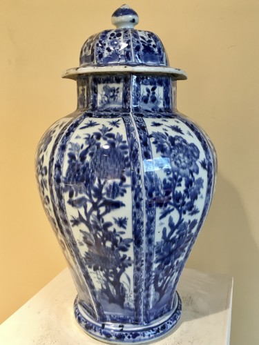 Covered vase in porcelain of China - Porcelain & Faience Style 