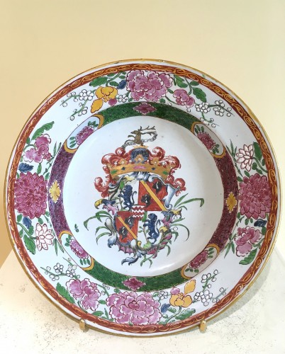 Porcelain & Faience  - Plate of the service of the Marquis of Olivera