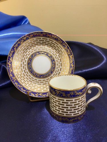 Tasse litron en porcelaine de Sèvres - Galerie Vandermeersch