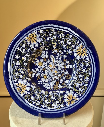 Nevers earthenware dish - Porcelain & Faience Style 