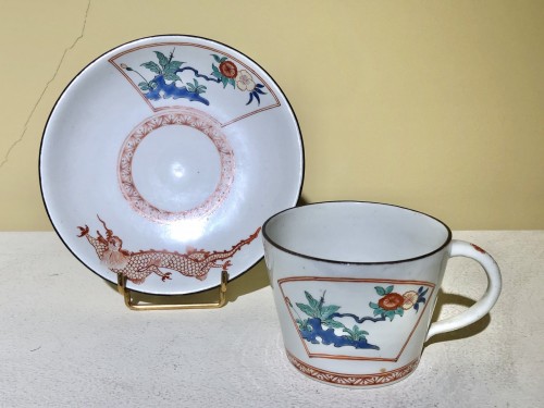 A Chantilly porcelain cup and saucer - 