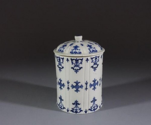 Set of three Saint-Cloud porcelain pieces - 