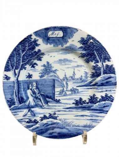 Assiette en faïence de Delft illustrant le mois de mai