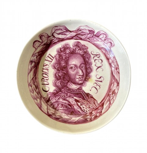 Coupe en faïence de Francfort au portrait du roi de Suède