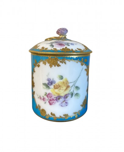 Pot à pommade en porcelaine de Vincennes ou Sèvres