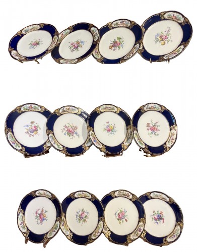 12 assiettes du service du duc de Parme