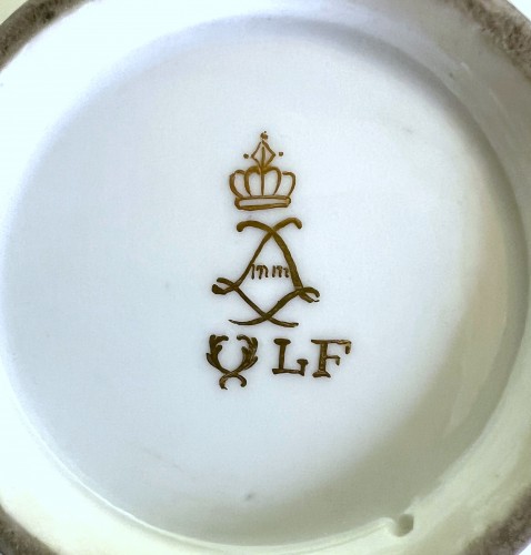 Céramiques, Porcelaines  - Gobelet Bolvry et sa soucoupe en porcelaine de Sèvres