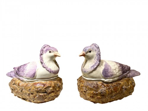 Paire de terrines en forme de pigeons en faïence de Staffordshire