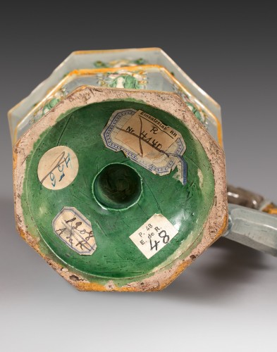 Céramiques, Porcelaines  - Très rare aiguière de l'école de Fontainebleau ou Paris