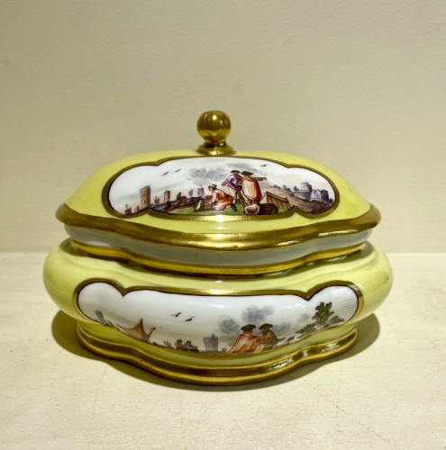 Oval yellow-ground sugar bowl in Meissen porcelain - Porcelain & Faience Style 