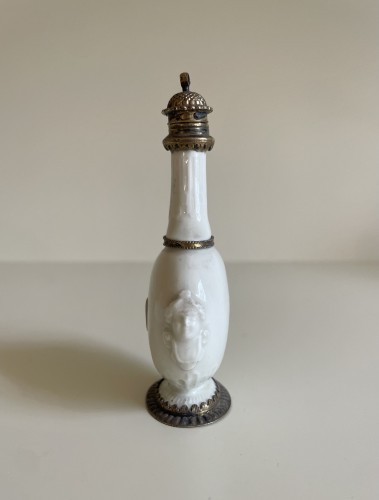 Flacon en forme de gourde de pèlerin en porcelaine de Meissen (Böttger) - Céramiques, Porcelaines Style 