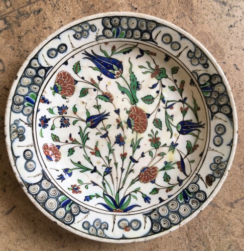 Plat en faïence Iznik - Céramiques, Porcelaines Style 