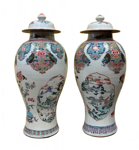 A pair of Chinese covered vases 