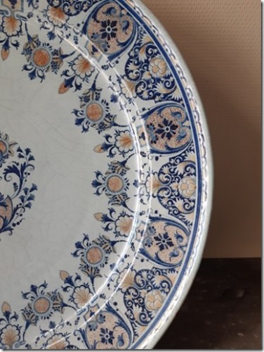 Céramiques, Porcelaines  - Grand plat en faïence de Rouen