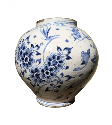 A globular vase - Porcelain & Faience Style 