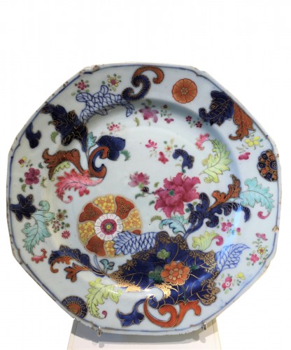 A Chinese porcelain plate