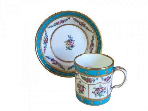 Tasse et sous-tasse en porcelaine de Sèvres