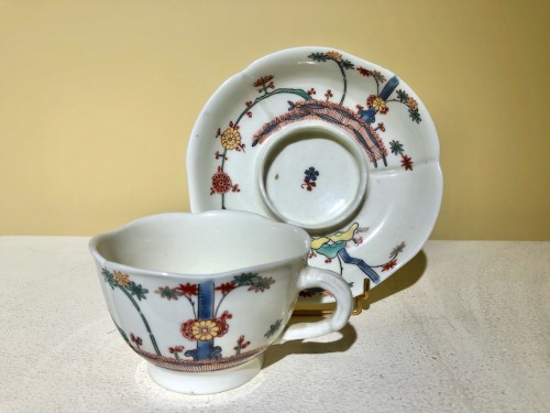 Tasse trembleuse porcelaine tendre de Saint-Cloud - Céramiques, Porcelaines Style 