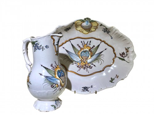 Jug and its basin, Moustiers 18th century