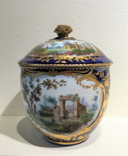 Céramiques, Porcelaines  - Sucrier en porcelaine de Sèvres