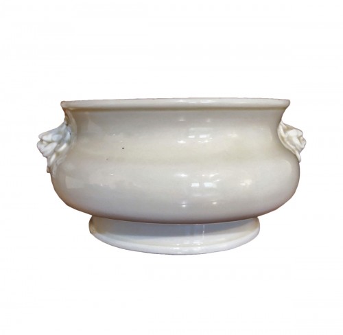 A Chinese porcelain incense burner