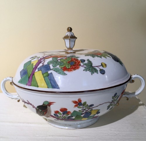 Porcelain & Faience  - A Meissen covered bowl