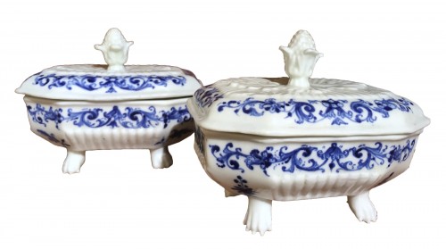Deux boîtes à épices en porcelaine de Saint-Cloud