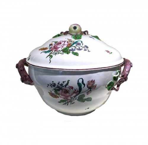 A Strasbourg covered tureen