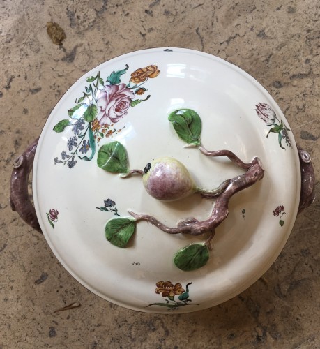 Porcelain & Faience  - A Strasbourg covered tureen